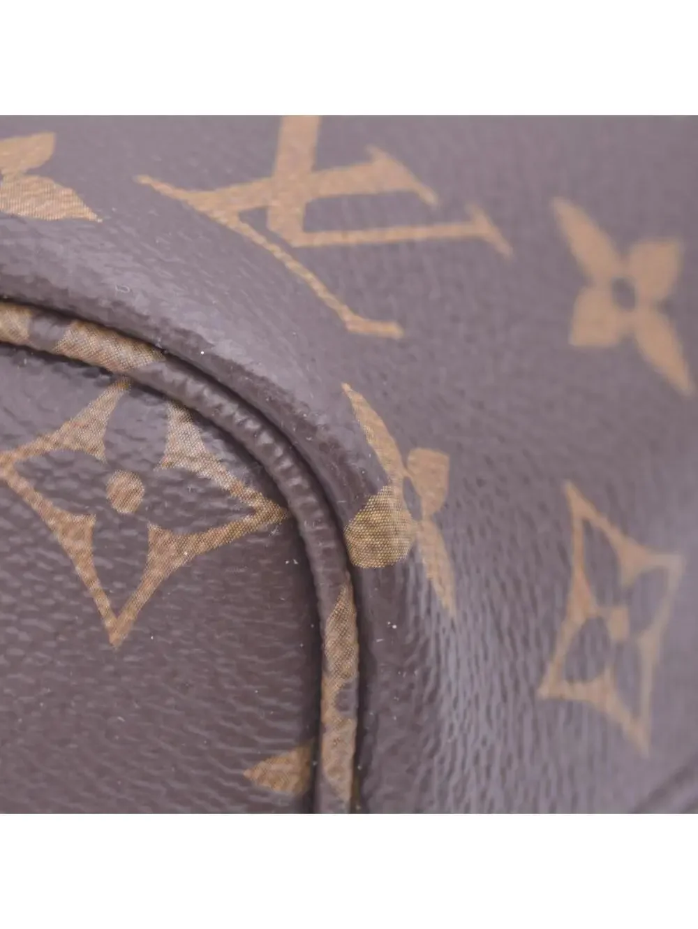 Louis Vuitton exterior excellent